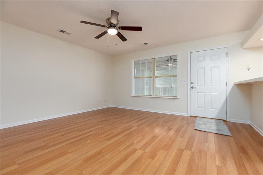 6966 N Olive Street Property Photo 7