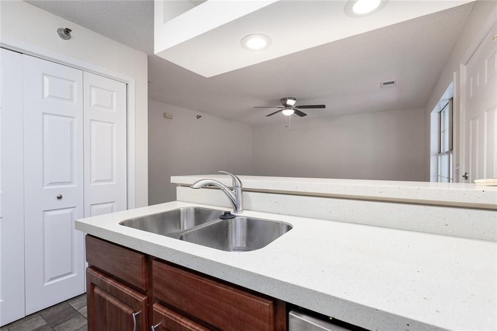 6966 N Olive Street Property Photo 10