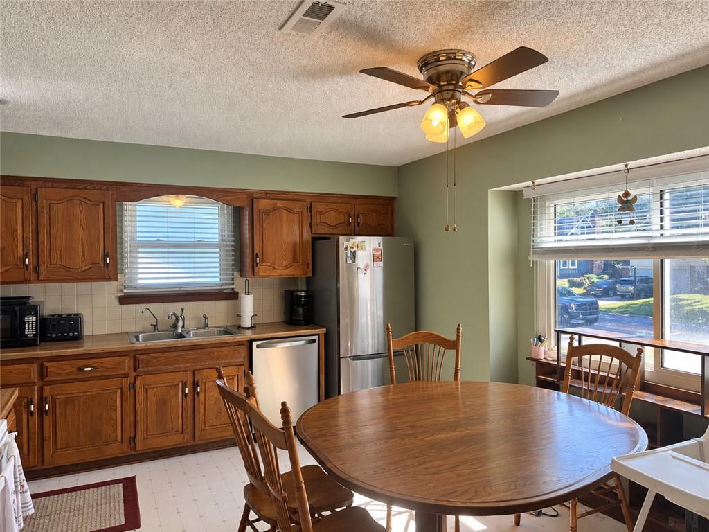 1106 E Elizabeth Street Property Photo 3