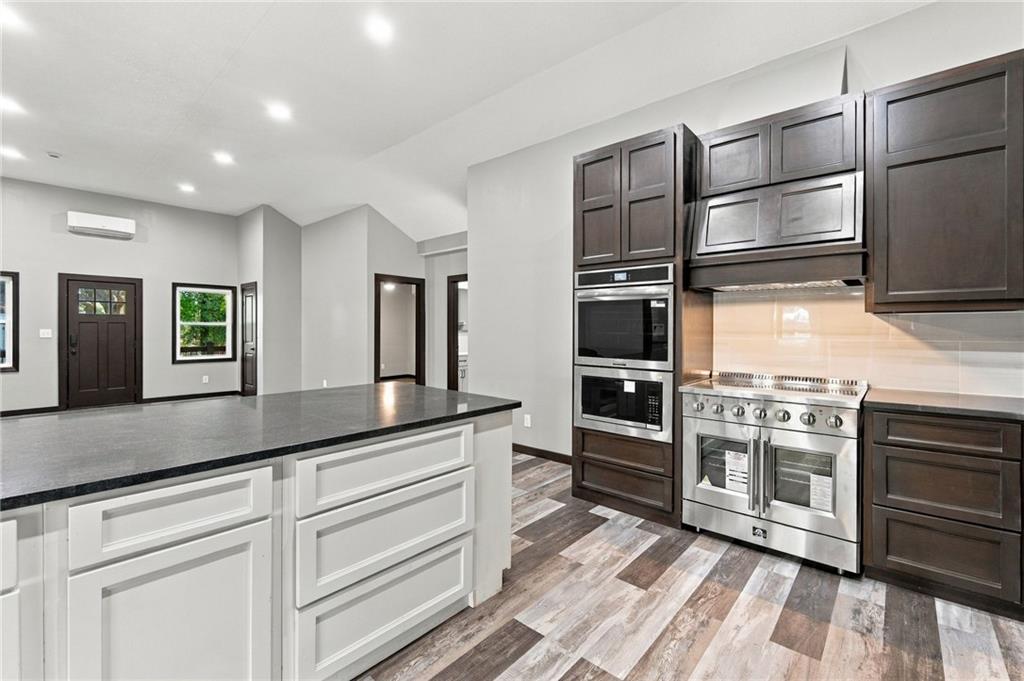 735 E Devon Street Property Photo 10