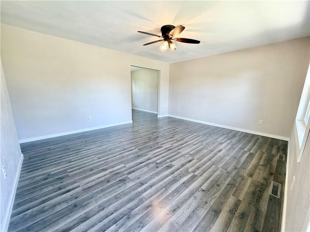 818 S High Street Property Photo 5