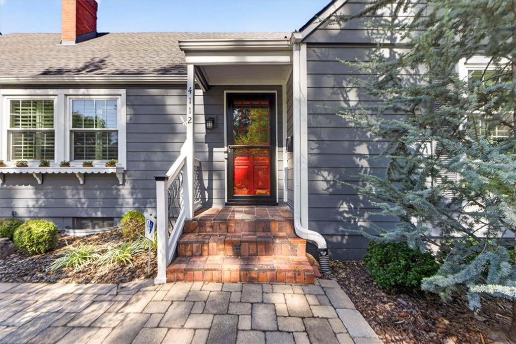 4112 W 69th Street Property Photo 4