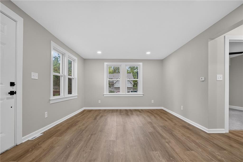 4641 N Elmwood Avenue Property Photo 10