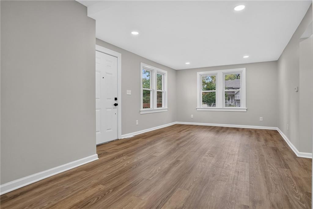 4641 N Elmwood Avenue Property Photo 11