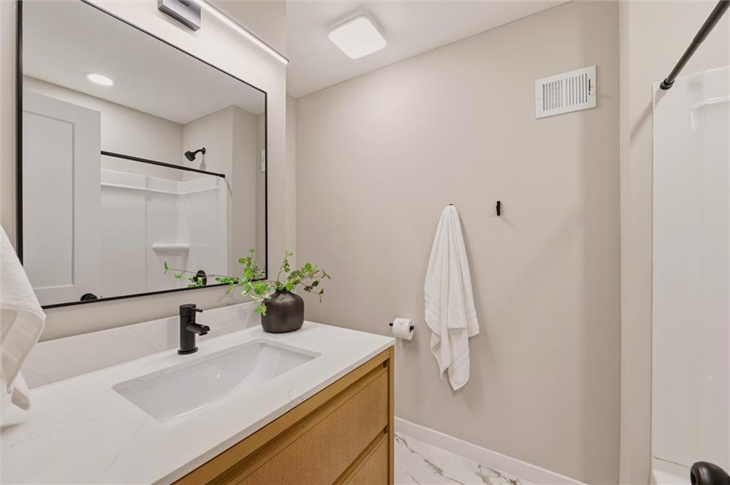 6922 W 101st Street Property Photo 27