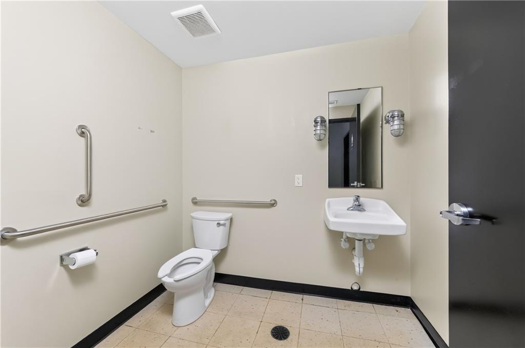 3007 N Belt Highway Property Photo 10
