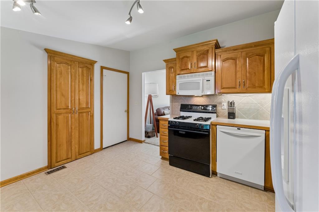 18510 E 5th Street Property Photo 13