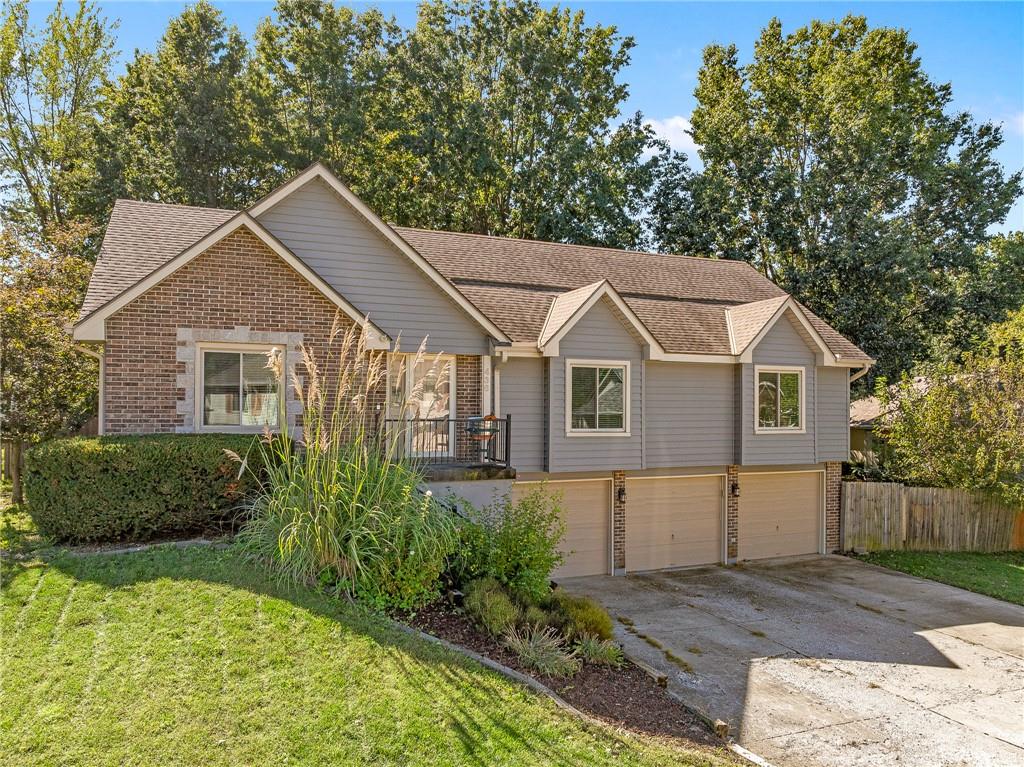 436 Nw Eastwood Drive Property Photo 1