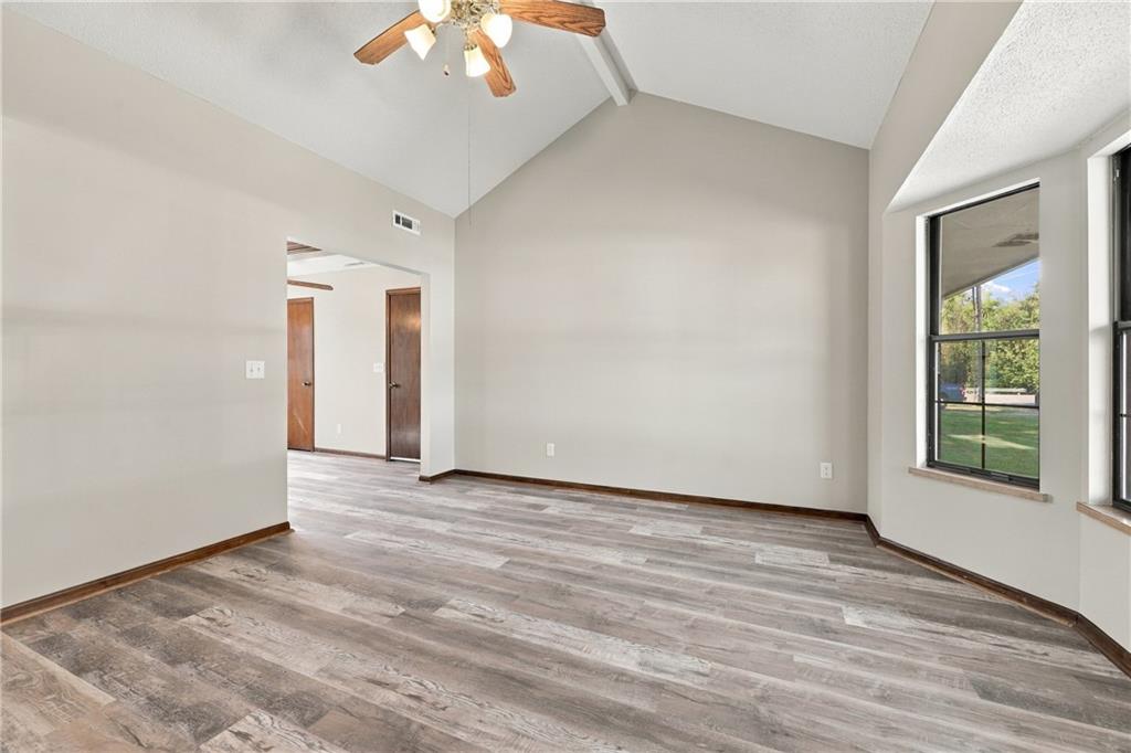 322 E Dryden Street Property Photo 3