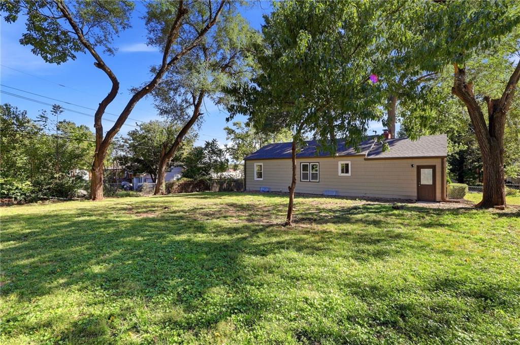 11216 W 61st Place Property Photo 18