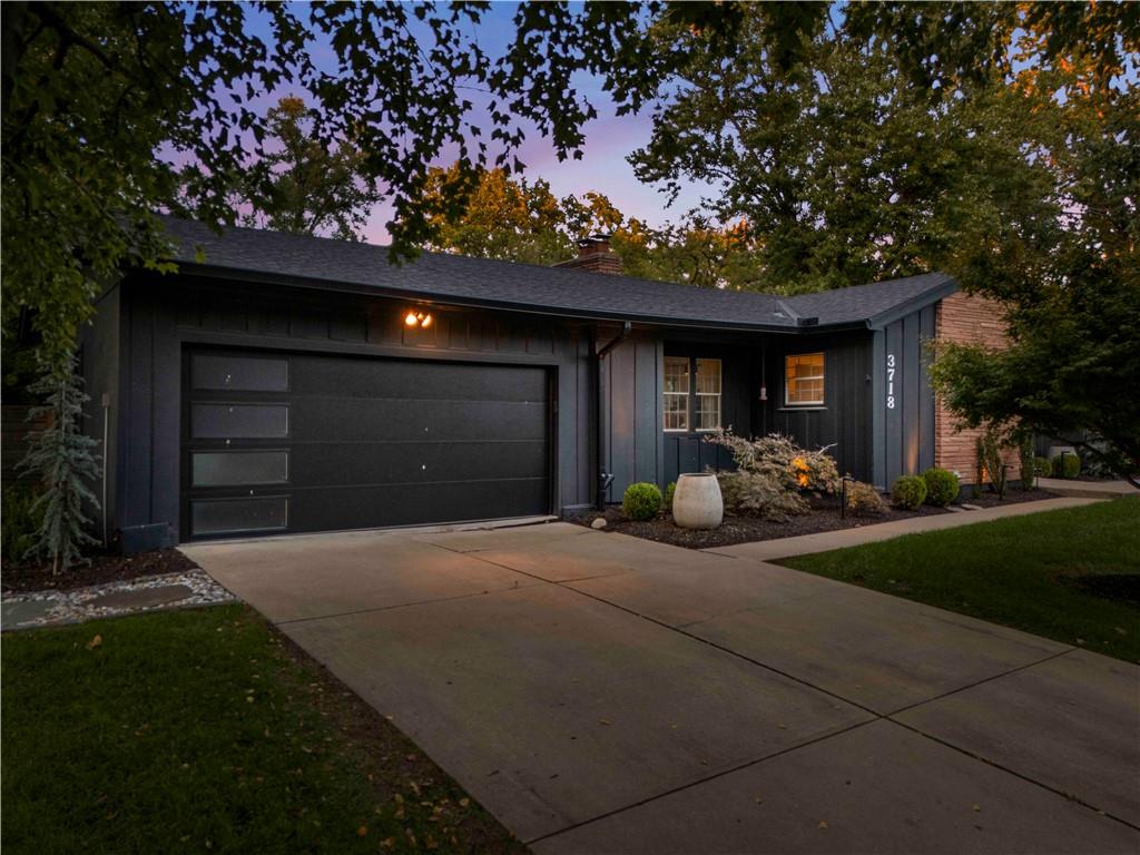 3718 W 96th Street Property Photo 2