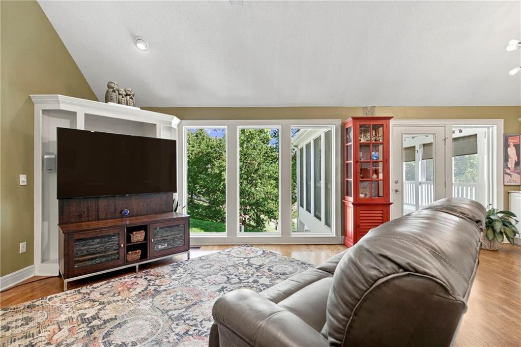 624 W 131 Terrace Property Photo 6