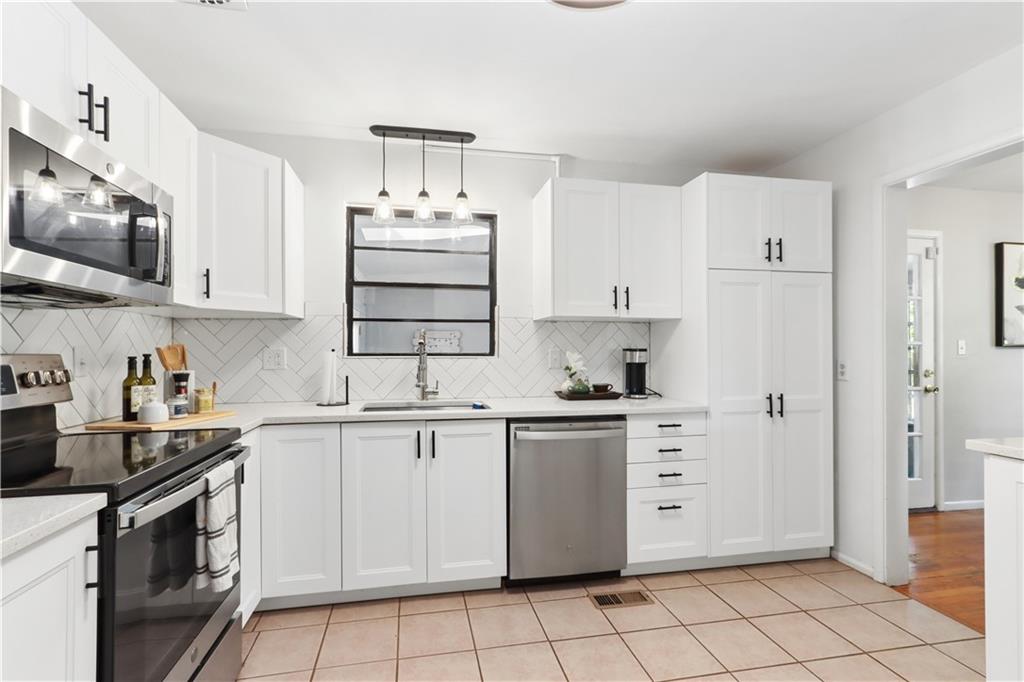 7900 Pennsylvania Avenue Property Photo 8