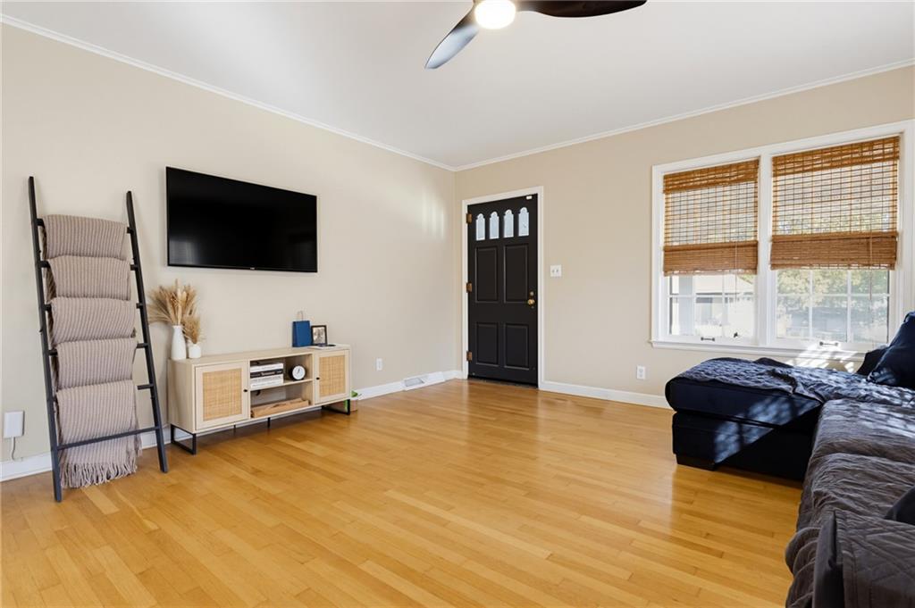 305 Debolt Street Property Photo 4