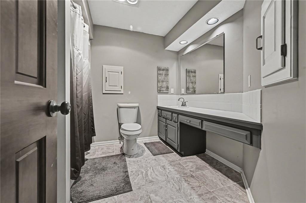 8228 Nw Weatherby Drive Property Photo 22