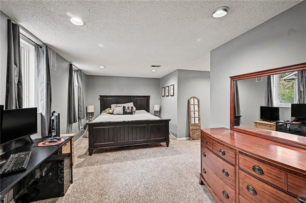 8228 Nw Weatherby Drive Property Photo 32