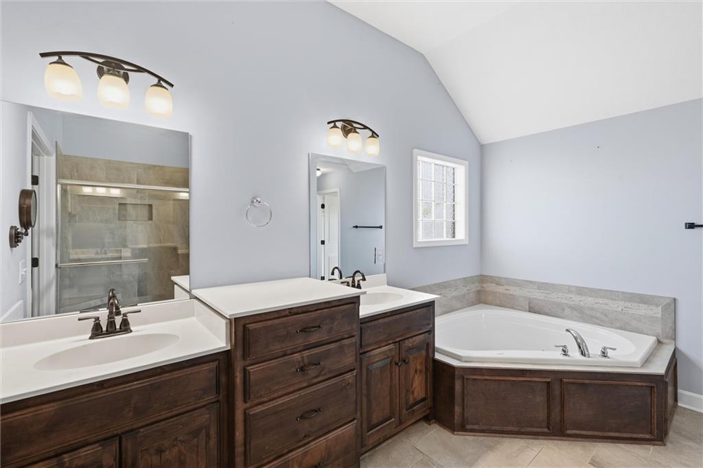 18304 Rock Creek Drive Property Photo 20