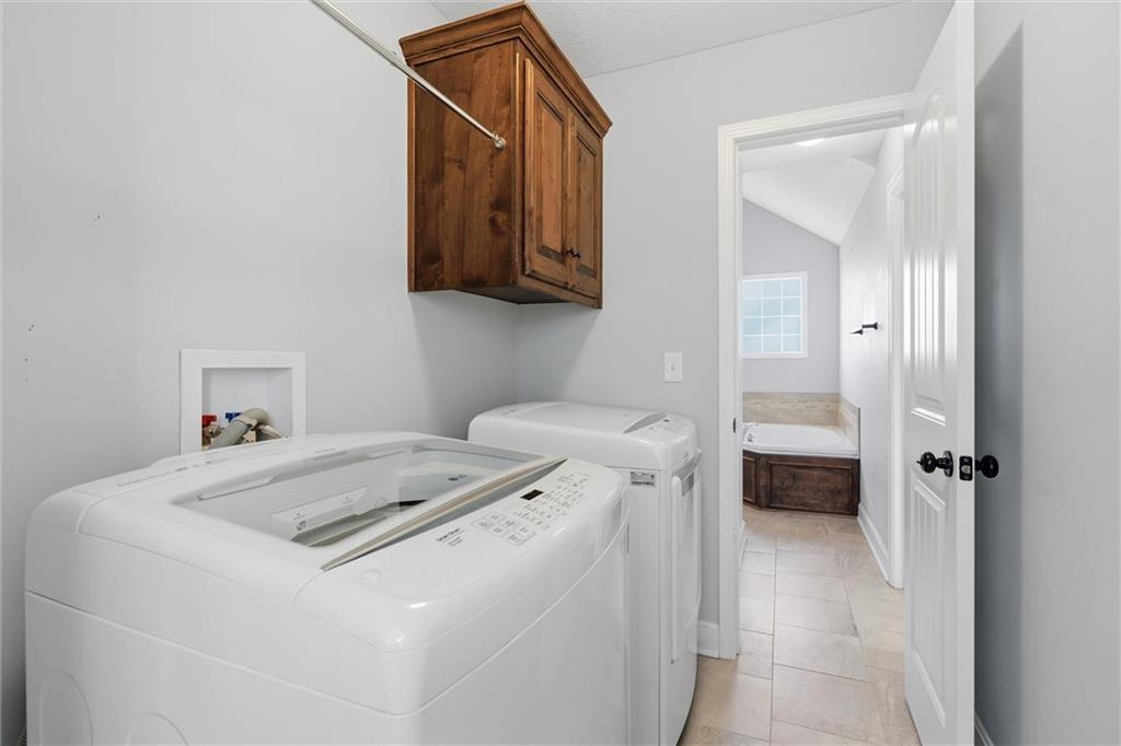 18304 Rock Creek Drive Property Photo 22