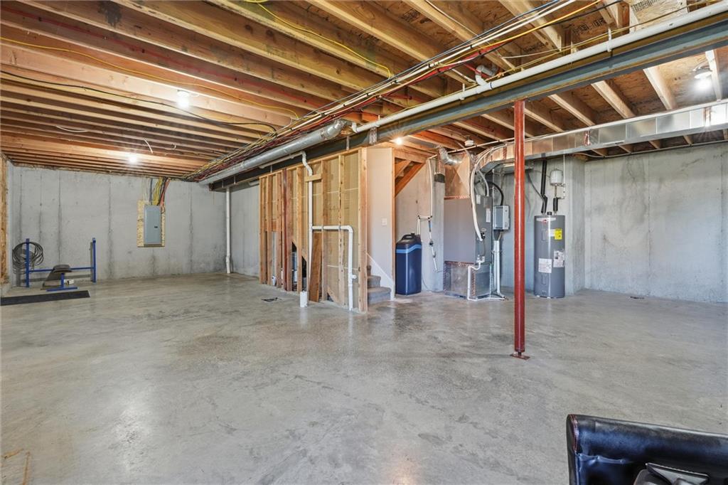 18304 Rock Creek Drive Property Photo 27