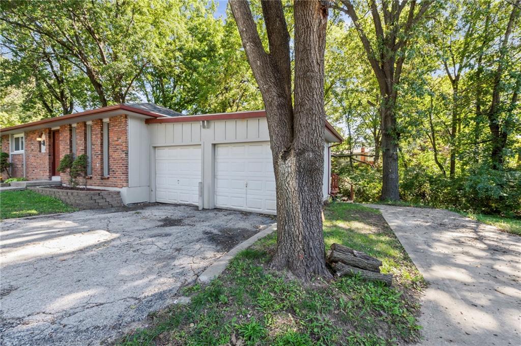 5711 Nw Lilac Court Property Photo 2