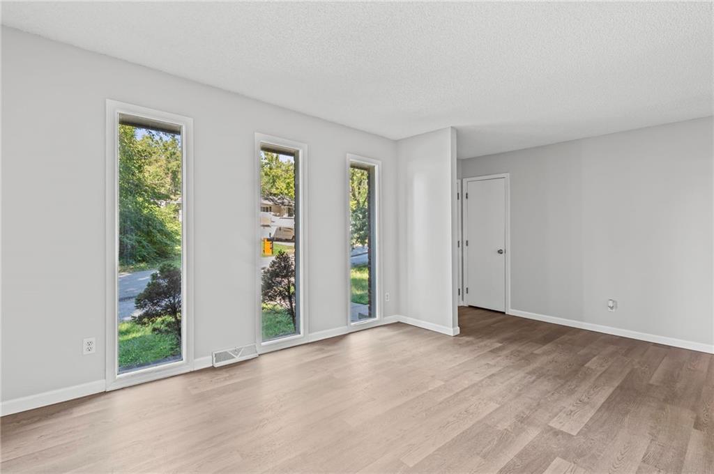 5711 Nw Lilac Court Property Photo 3