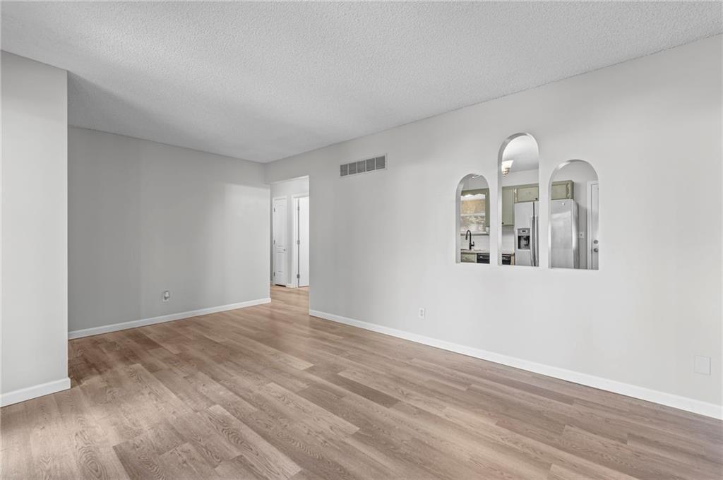 5711 Nw Lilac Court Property Photo 4