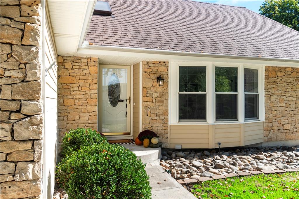 10003 N Charlotte Street Property Photo 1