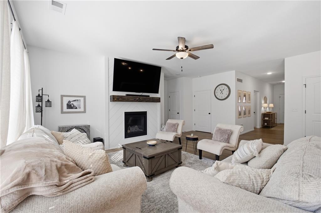20909 W 190th Place Property Photo 10