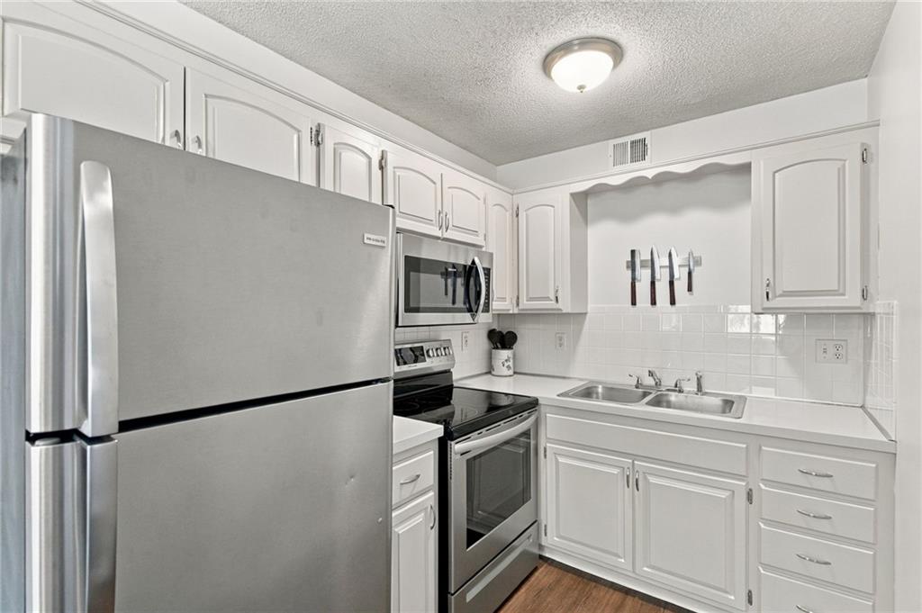440 N Pine Street Property Photo 10