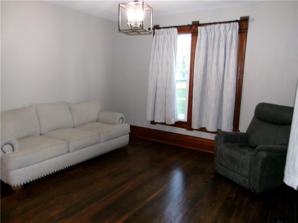 302 N Kansas Street Property Photo 4