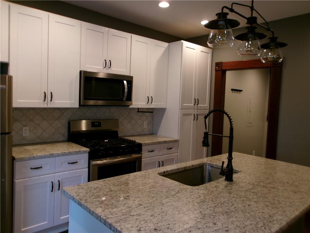 302 N Kansas Street Property Photo 5