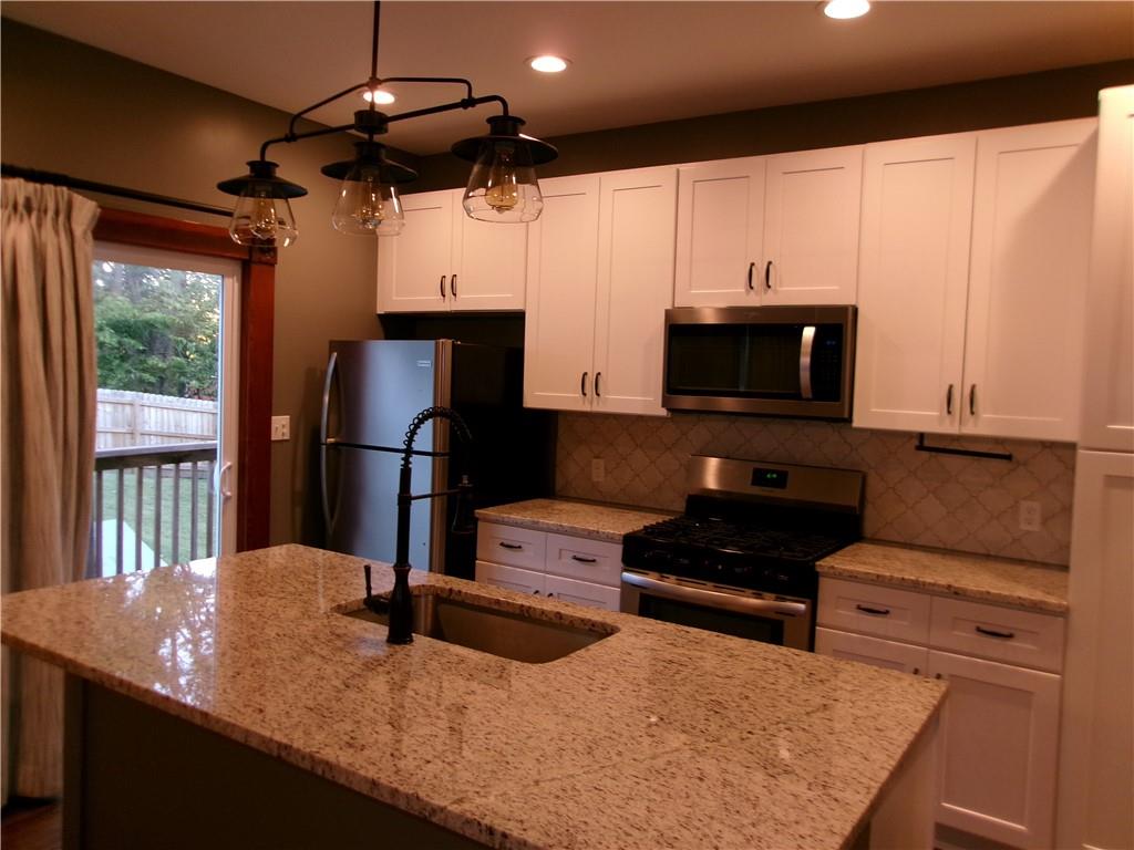 302 N Kansas Street Property Photo 6