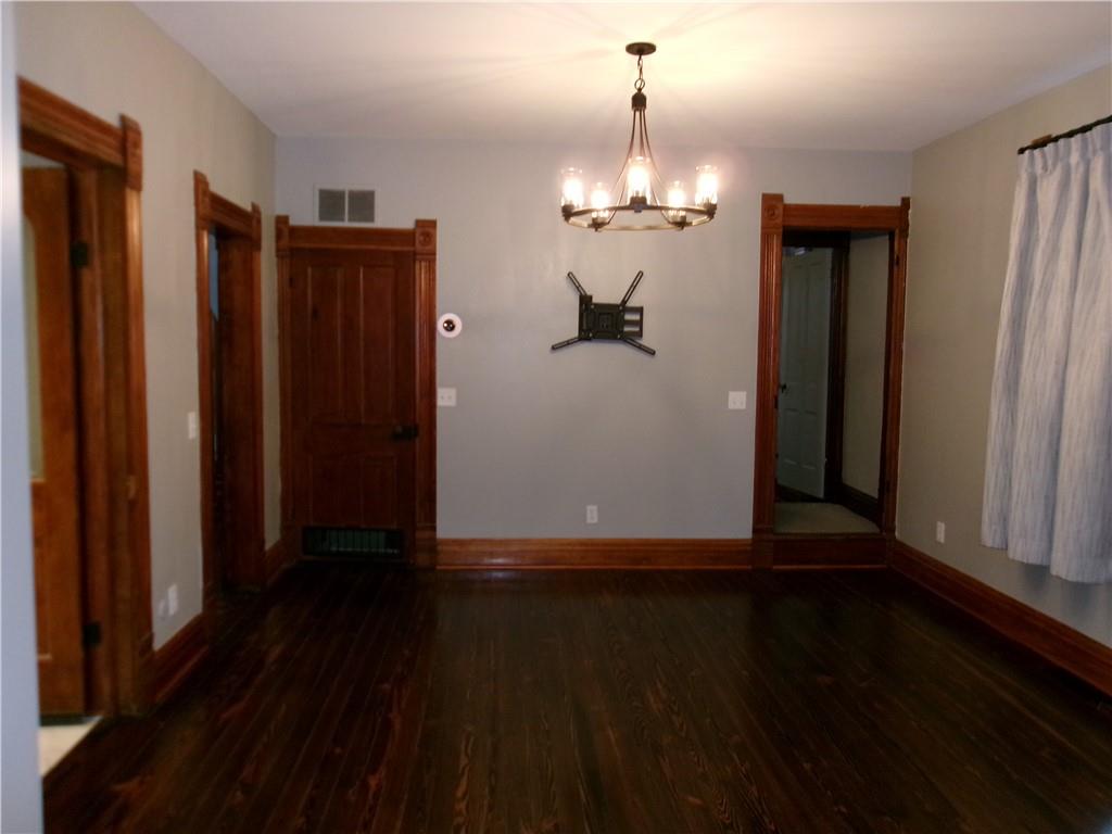 302 N Kansas Street Property Photo 8