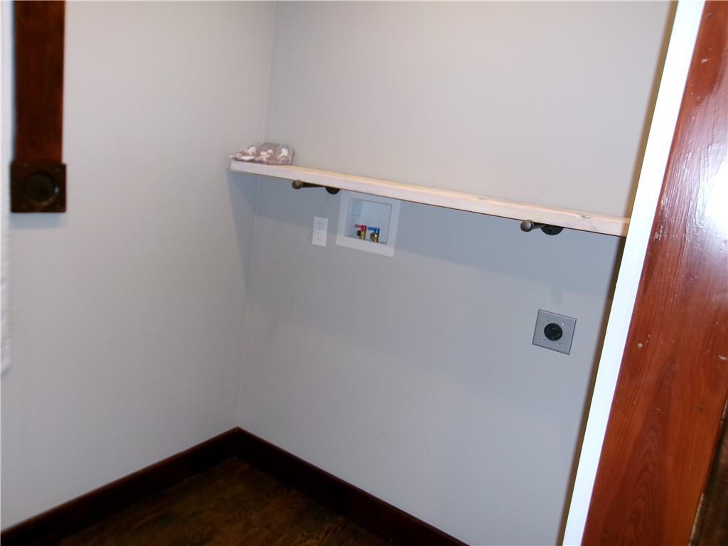 302 N Kansas Street Property Photo 9