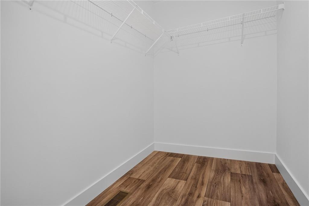 2544 Hiawatha Street Property Photo 24