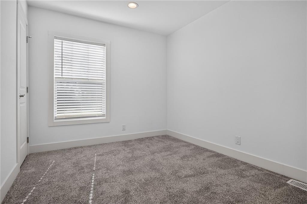 2544 Hiawatha Street Property Photo 25