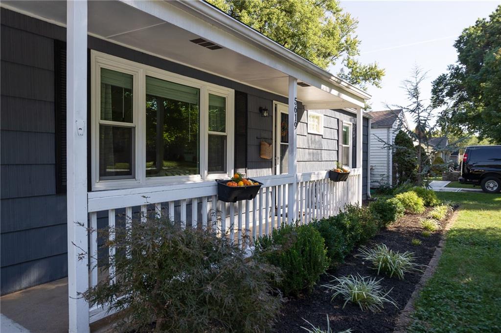 5619 Walmer Street Property Photo 4
