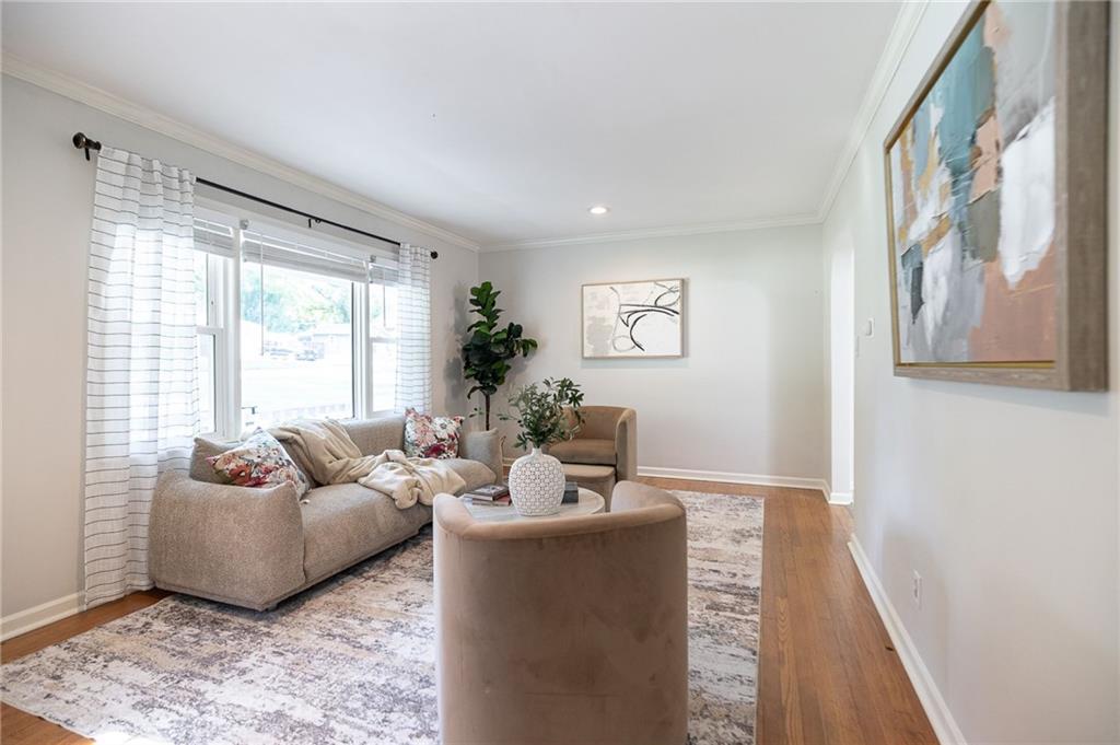5619 Walmer Street Property Photo 6