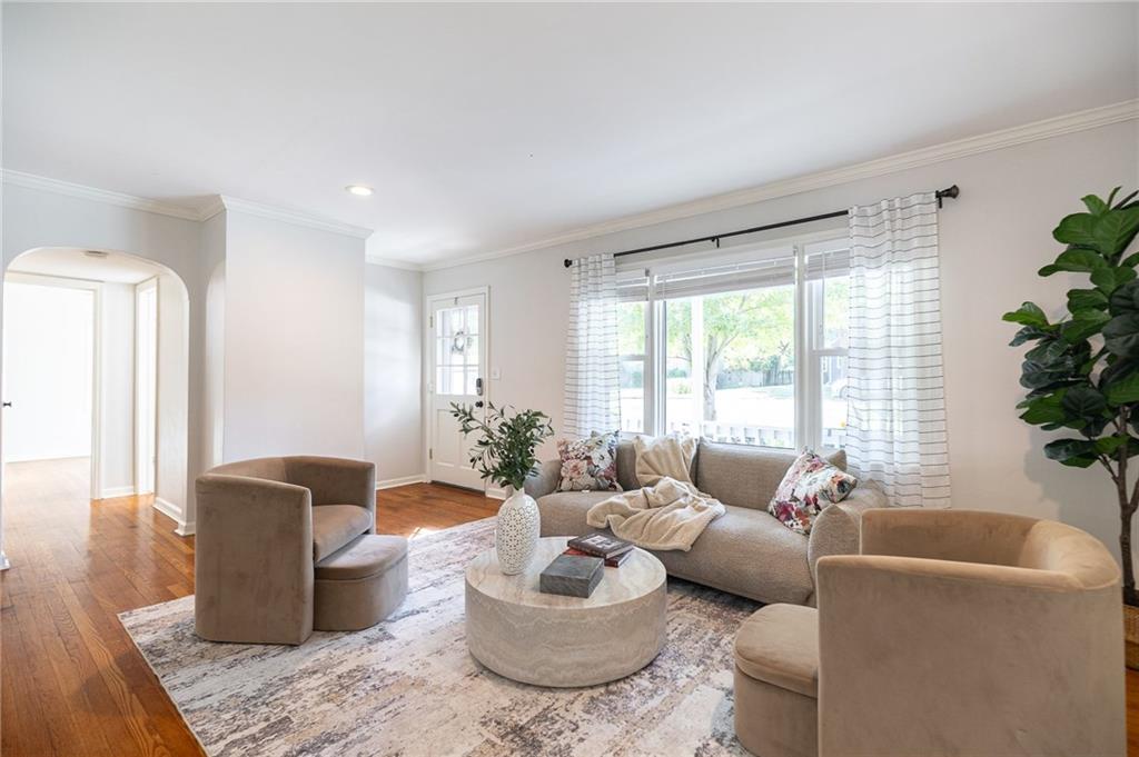 5619 Walmer Street Property Photo 7