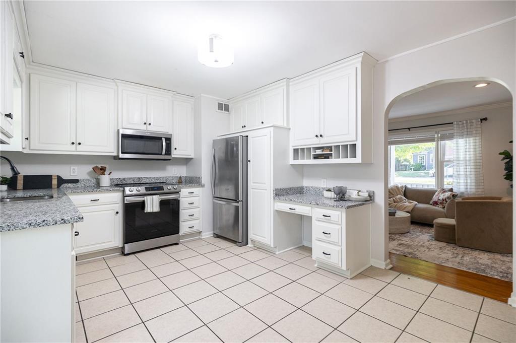 5619 Walmer Street Property Photo 8