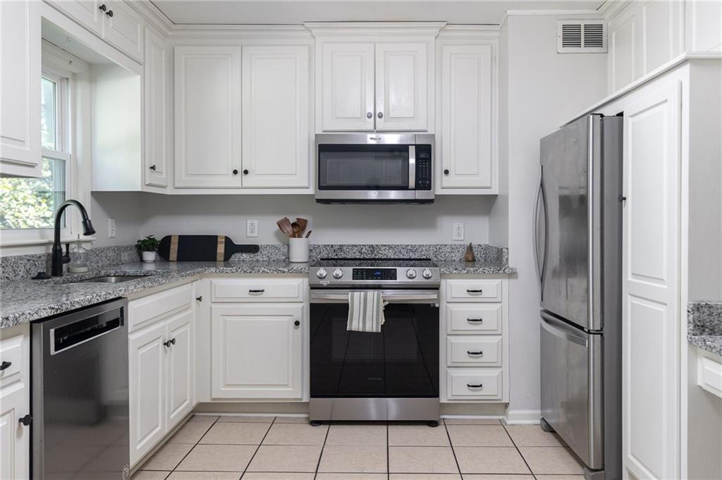 5619 Walmer Street Property Photo 11