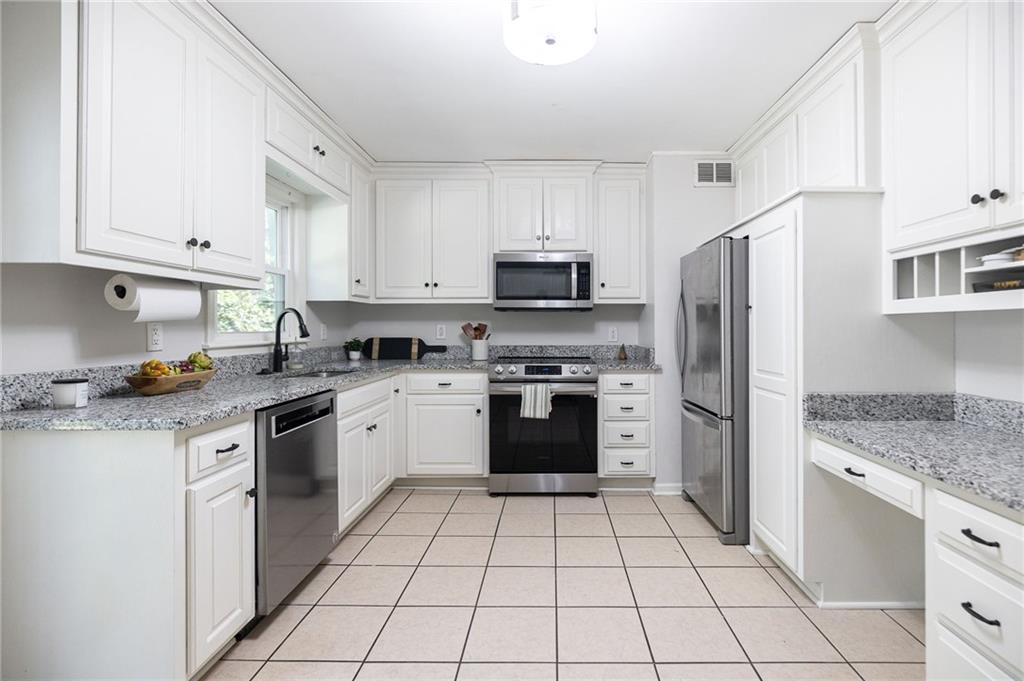 5619 Walmer Street Property Photo 13