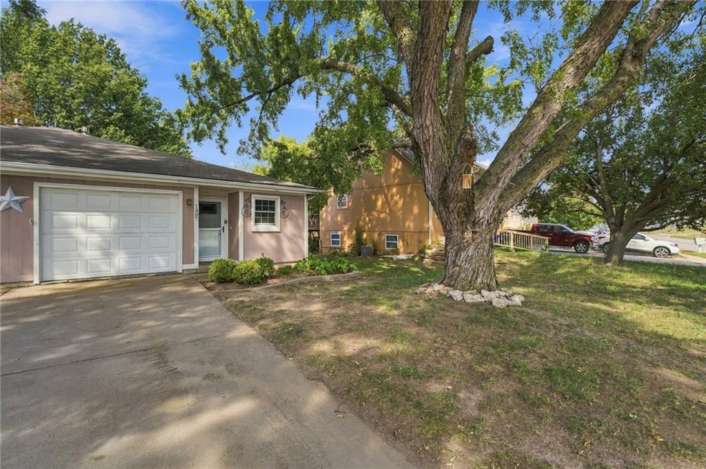 1307 N Ridge Parkway Property Photo 1