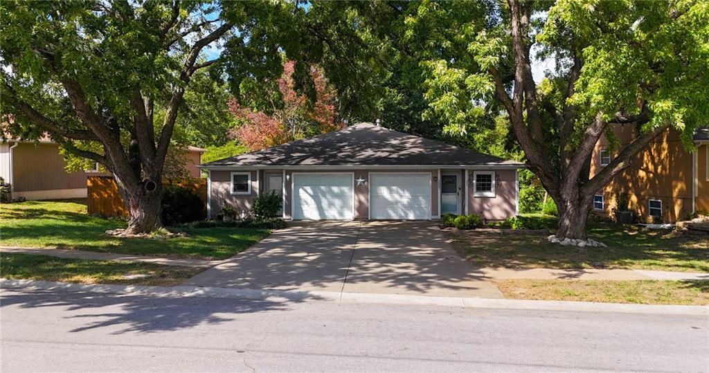 1307 N Ridge Parkway Property Photo 2