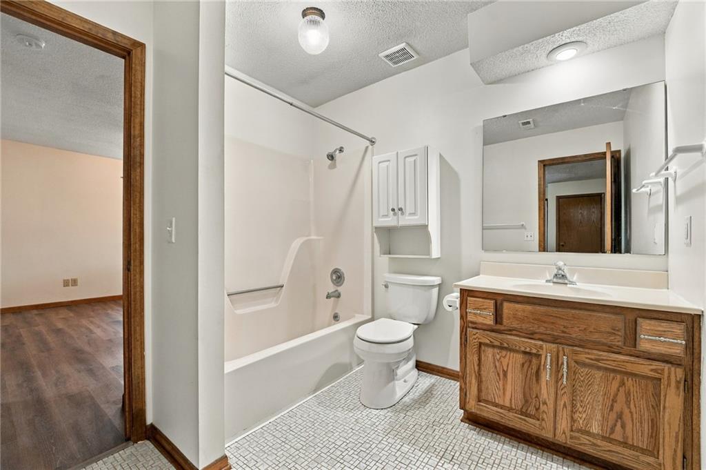1307 N Ridge Parkway Property Photo 12