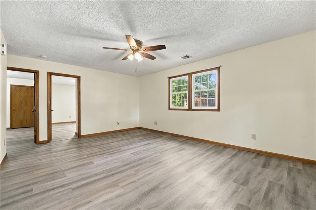 1307 N Ridge Parkway Property Photo 18