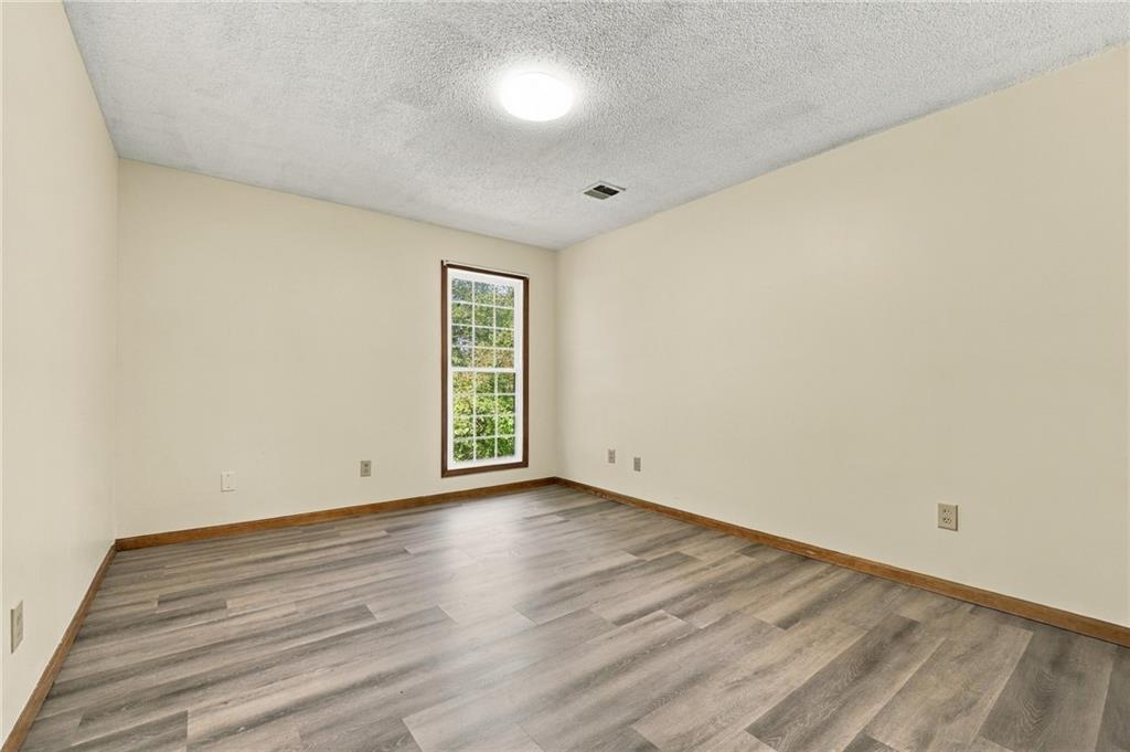 1307 N Ridge Parkway Property Photo 23