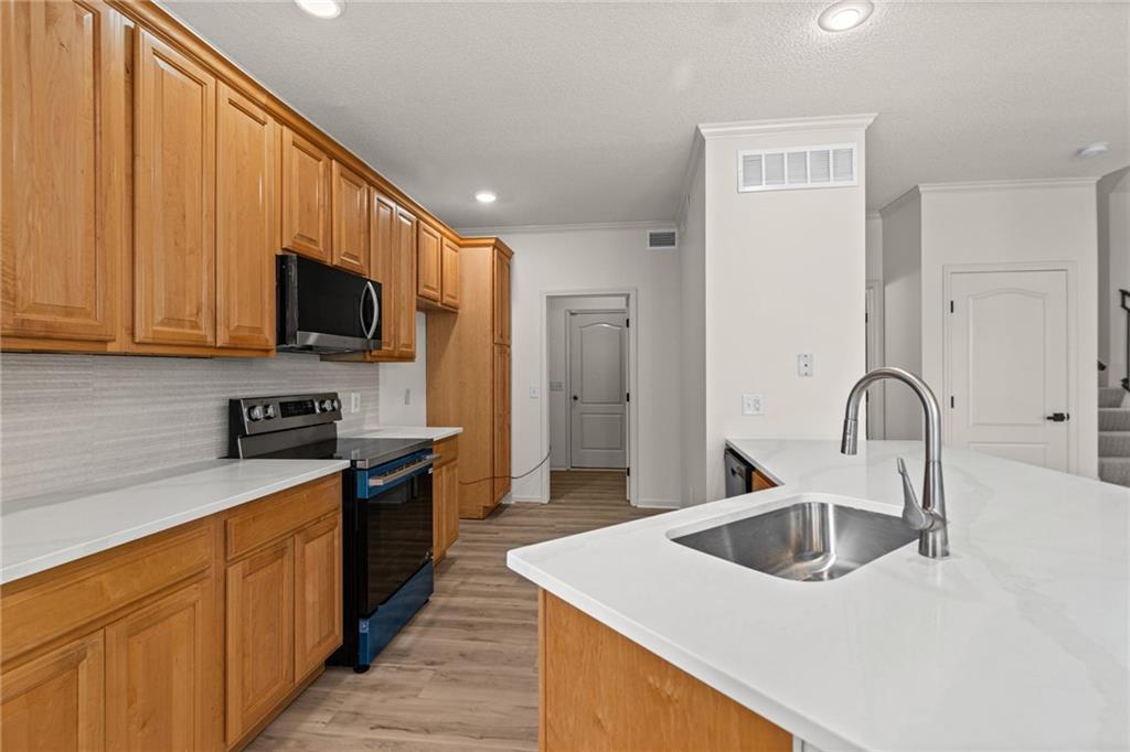 15926/15928 W 91st Terrace Property Photo 4