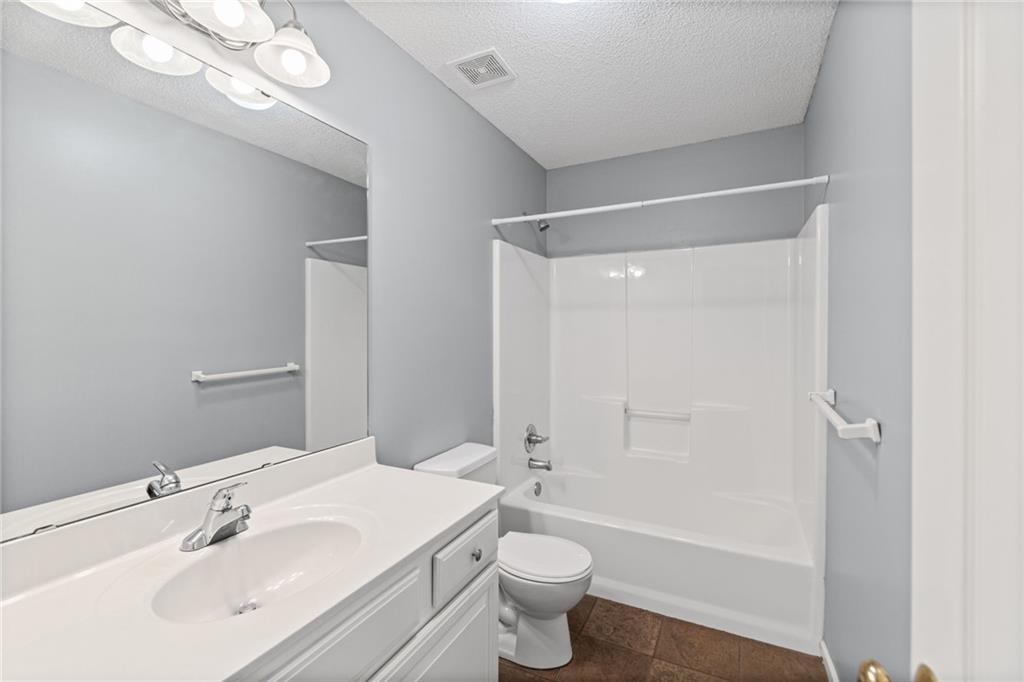15926/15928 W 91st Terrace Property Photo 40