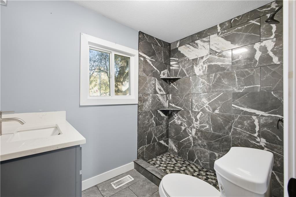 421 Osage Street Property Photo 12